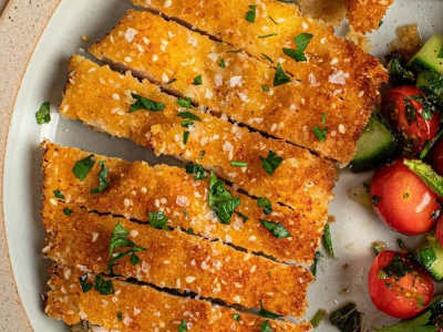 Schnitzel (lomo cerdo empanado) con patatas.