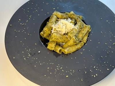 PASTA AL PESTO CON PARMESANO