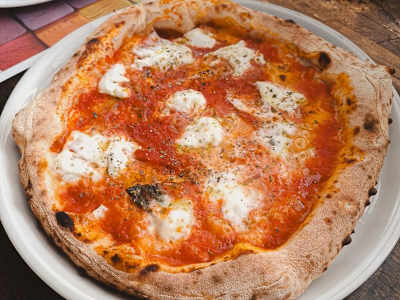 Pizza Vesuvio