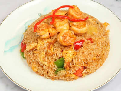 102. Arroz Frito Thai con Piña y Gambas