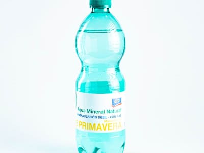 AGUA CON GAS