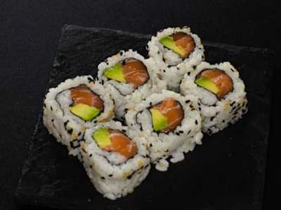 Salmón y aguacate Roll 8U