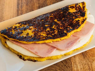 Cachapa con Queso y Jamón