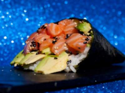 Temaki Salmón y aguacate.