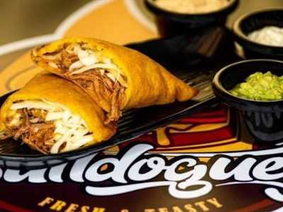 EMPANADA MECHADA Y QUESO