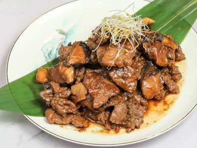 75. Ternera Añojo con Bambú y Setas Chinas