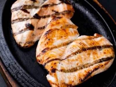 RACIÓN DE PECHUGA DE POLLO AL CARBÓN 300G