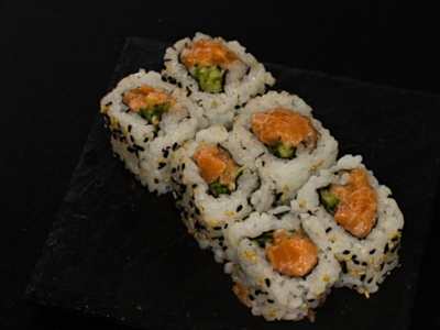 Salmón picante Roll 8U
