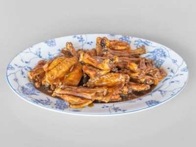 93. Alitas con salsa de sal y pimienta
