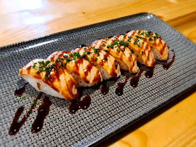 x3 Nigiri Salmón Flameado
