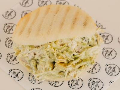 Arepa Reina Pepiada