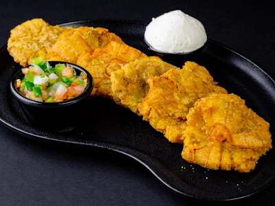 TOSTONES CON PICO DE GALLO Y NATA CRIOLLA ( 6 UND )