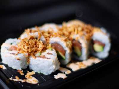 Crunchy salmón Roll 8U