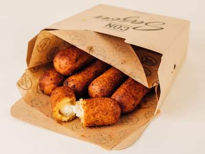Deditos de Plátano Relleno de Queso