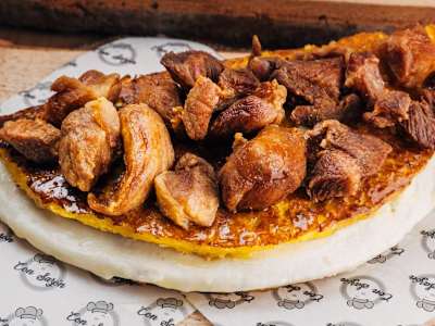 Cachapa con cochino frito