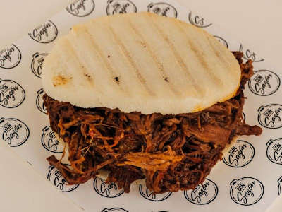 Arepa de Carne Mechada