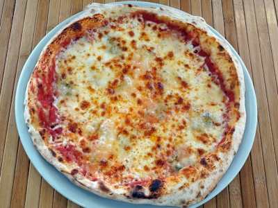 Pizza  Formaggi Rossa Mediana