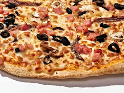 Pizza 4 Estaciones (Medio Metro)