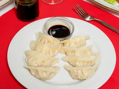 89. Gyozas artasanales de pollo y verduras (8 unidades)
