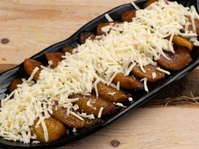 Ración de Plátano Frito con queso rallado