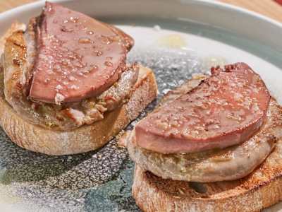 Tosta de Solomillo y Foie de Pato