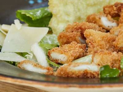 Ensalada César con Pollo Panko crunchy