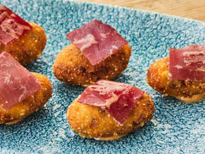 Croquetas de Cecina y Puntilla de Huevo frito