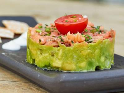 Tartar de Aguacate con Salmón Ahumado