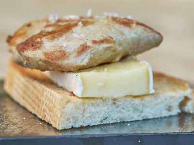 Tosta de Solomillo con Brie fundido