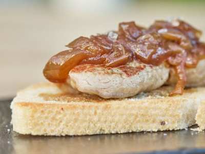Tosta de Solomillo con Cebolla caramelizada