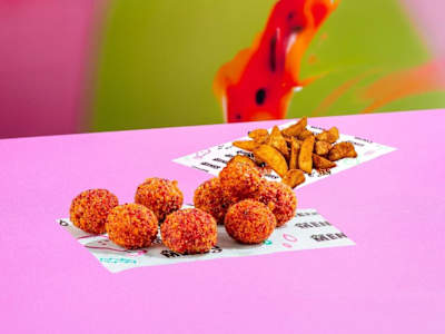 8 Mozzarella Bites + Patatas