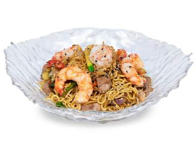 Yakisoba de Langostinos y Pluma.