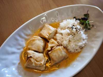 CRUJIENTE DE BOGAVANTE CON CURRY