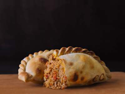Empanada de Cochinillo Criollo