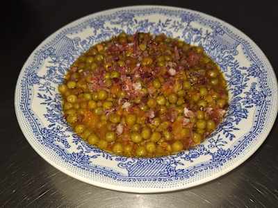 GUISANTES CON TAQUITOS DE JAMON.