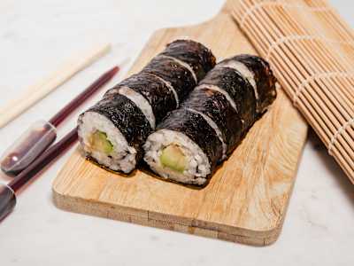 Maki 02 Aguacate y Salsa sunomono