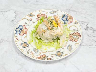 AGUACATE RELLENO CON SALSA ROSA
