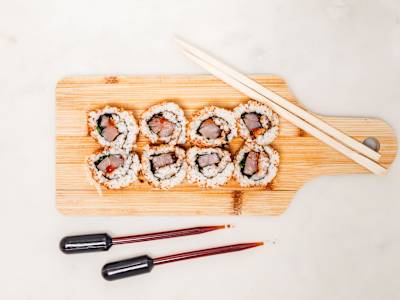 Uramaki 15 Atún picante Cebollino y Shichimi