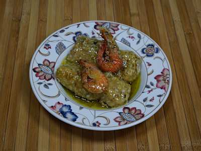 LOMO DE MERLUZA EN SALSA VERDE CON LANGOSTINO.