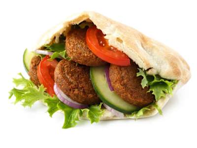 Pita falafel con salsa tazakziki​