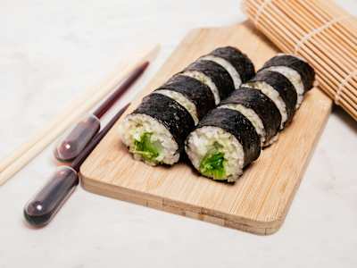 Maki 08 Pez mantequilla Wakame y Salsa miso