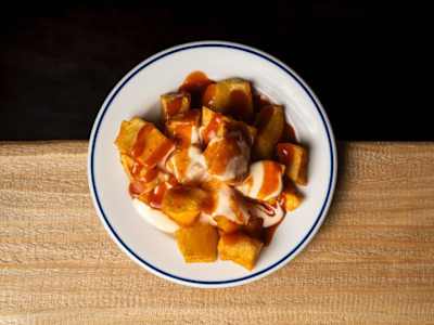 Patatas bravas Los Gómez