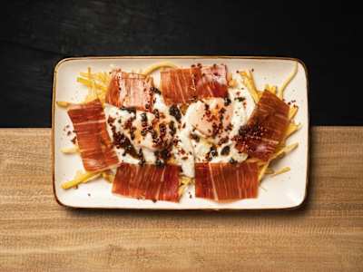Huevos rotos con jamón