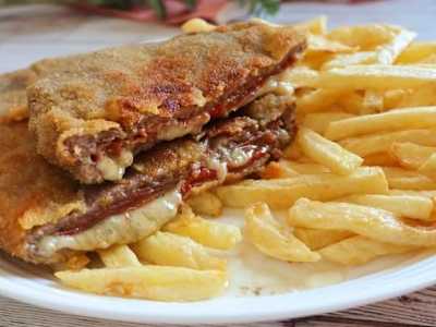 Cachopo de ternera con queso, jamón serrano y tu guarnición incluida