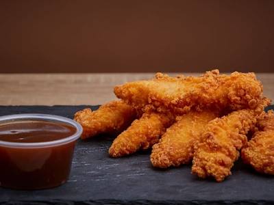 Fingers de Pollo con Barbaco de Whisky.