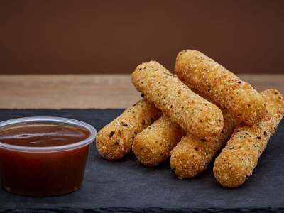 Mozzarella Sticks con Barbacoa Whisky.