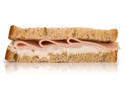 Sándwich multicereal de pavo y crema de queso