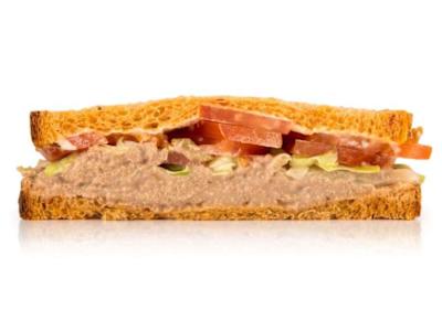 Sándwich vegetal con atún