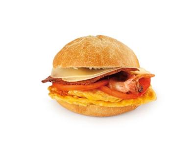 Mollete de tortilla francesa, bacon y queso Edam