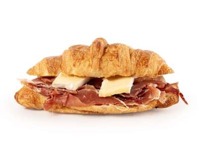 Croissant jamón serrano y queso brie